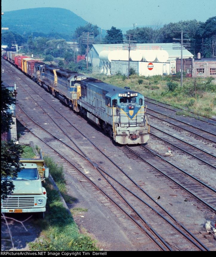 DH 704